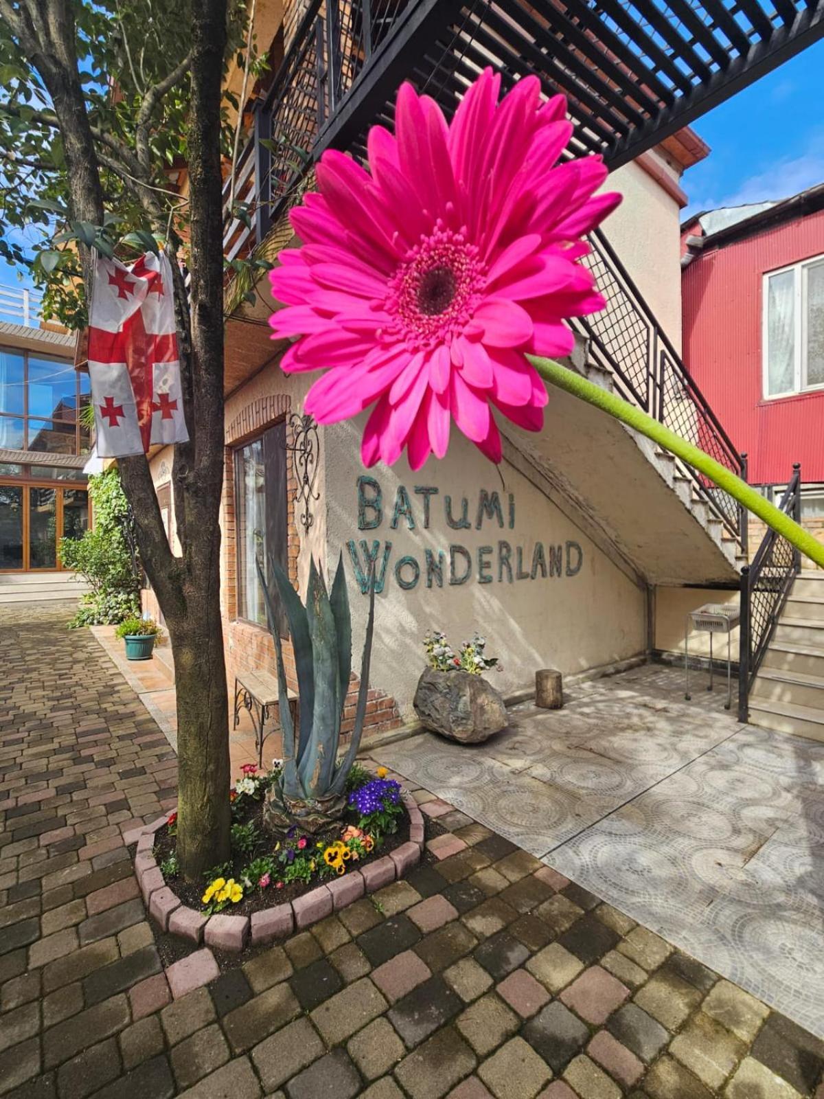 Batumi Wonderland Guest House Exterior foto